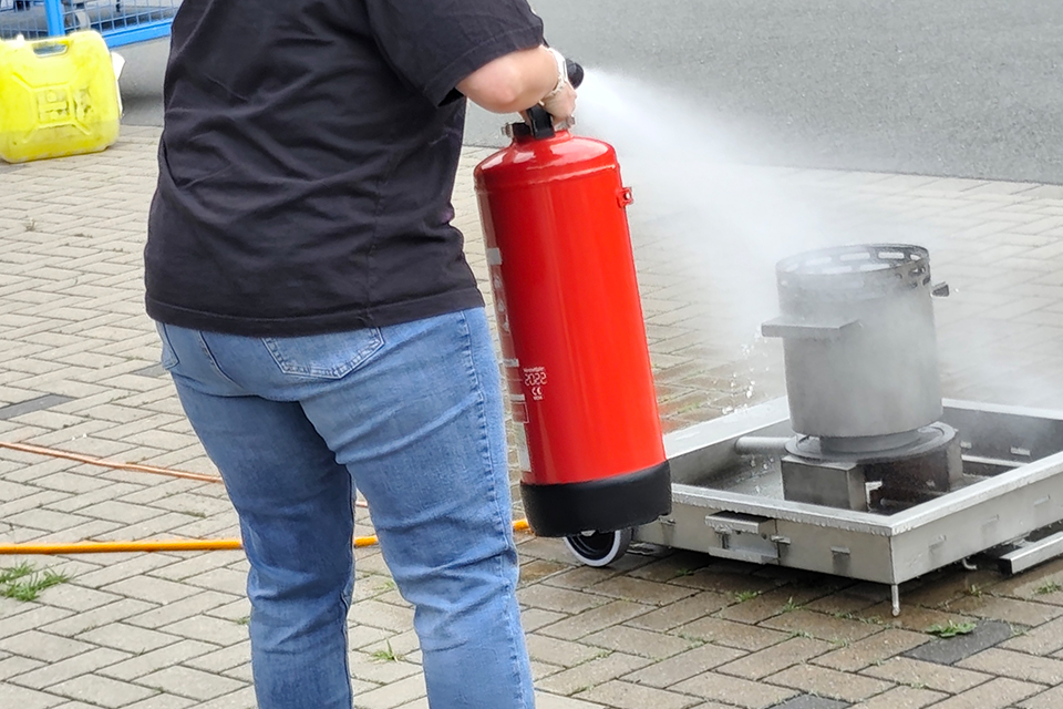 DRK Kita Kaiserhof und Bienenkorb - Feuerlöschübung