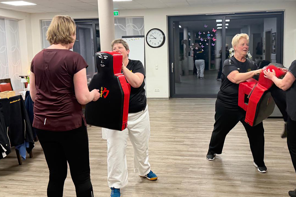 DRK Tagespflege Tagewerk - Teambuilding Selbstverteidigungskurs