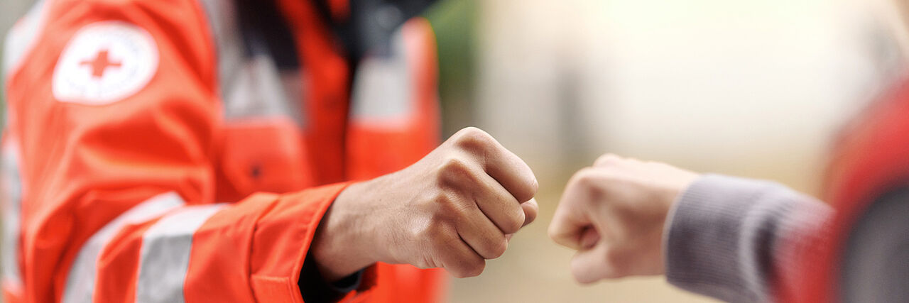 DRK_Bühnenbild_Hände