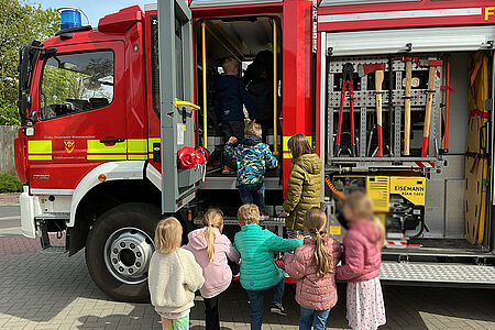 DRK Kita Taka-Tuka-Land - Feuerwehrbesuch